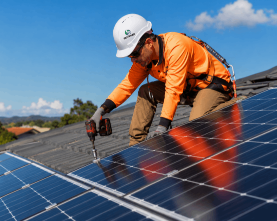 Guía paso a paso: Cómo cablear de forma segura los paneles solares, el inversor, la batería de litio y el soporte de techo.